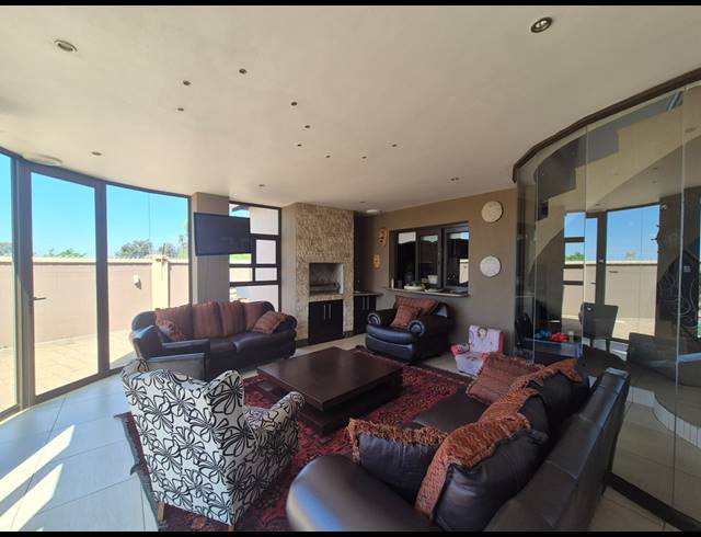 6 BEDROOM HOUSE FOR SALE IN VANDERBIJLPARK SE 8